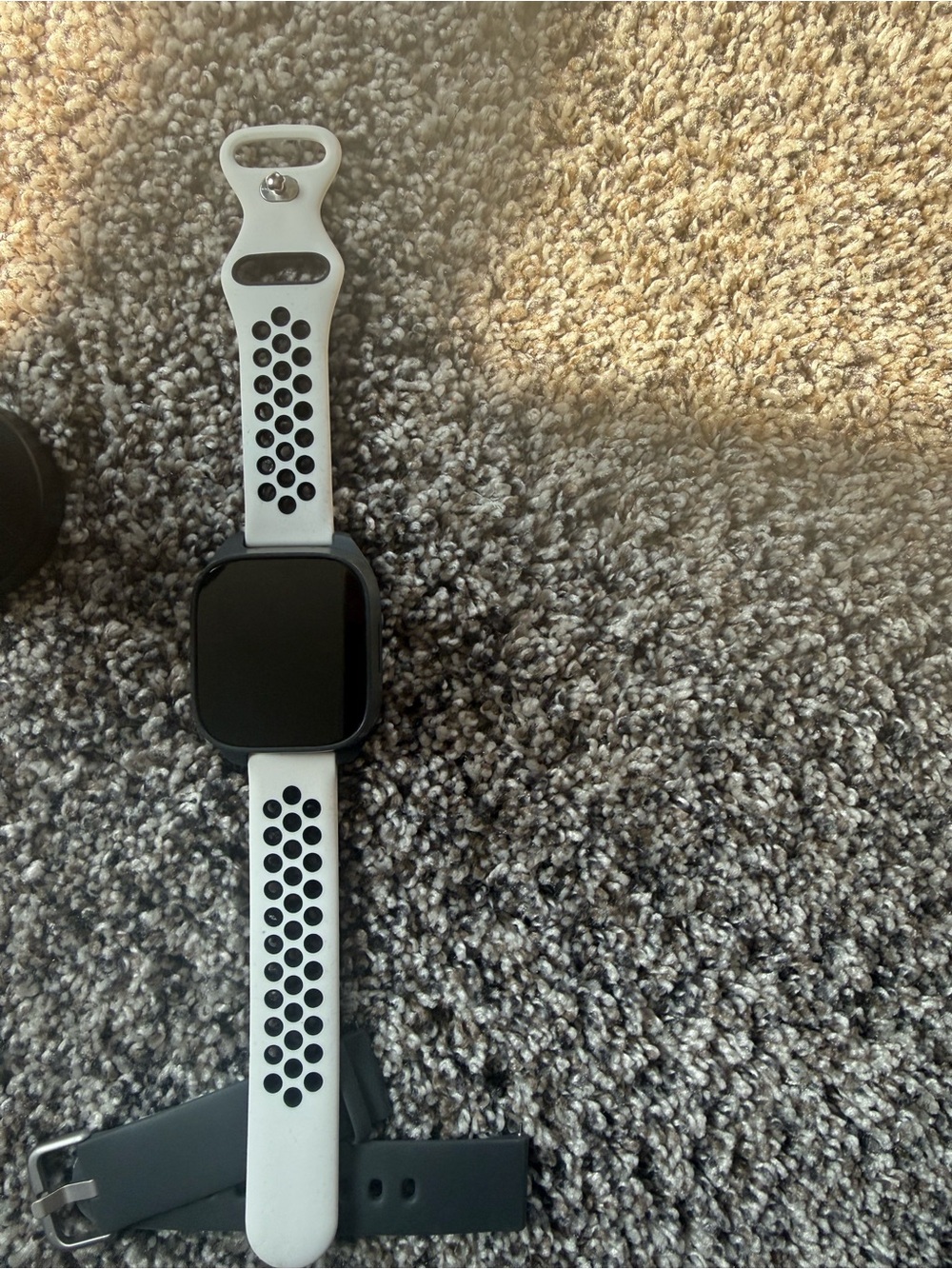 Verizon Gizmo smartwatch with extra bands and charging station